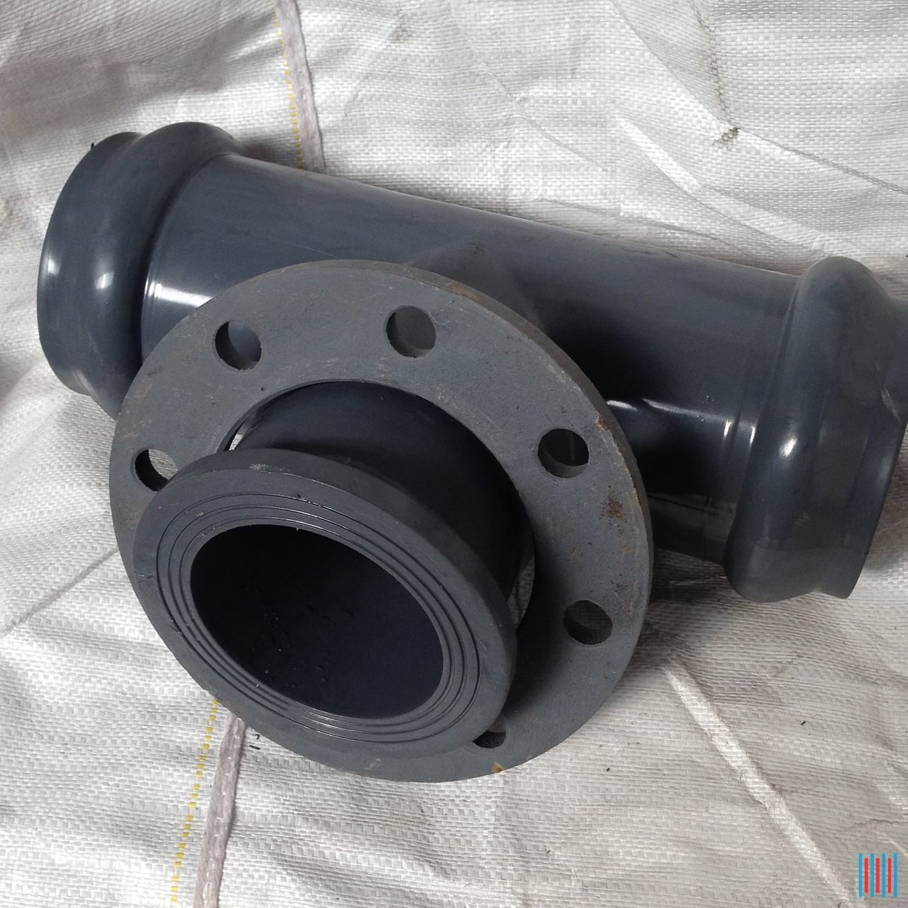 troynik-pvc-s-metallicheskim-flantsem_100